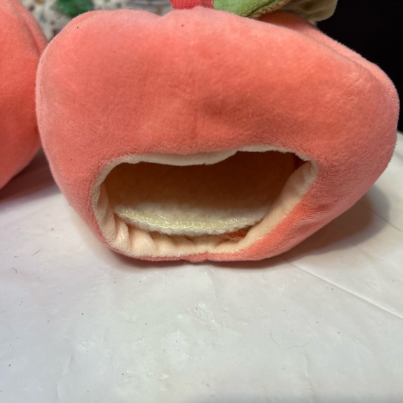 Reserved two peach houses, and one blue house - Picture 7 of 11